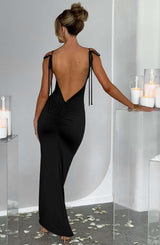 Abito Maxi Sanya in Nero con Design Elegante e Sottile